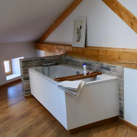 Holiday home Maison Les Sauvages 8-10 Personnes Blassac