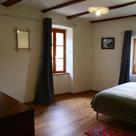 Holiday home Maison Les Sauvages 8-10 Personnes Blassac